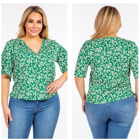 Son Paises Tops - Green Plus Floral Short Sleeve Top NWT